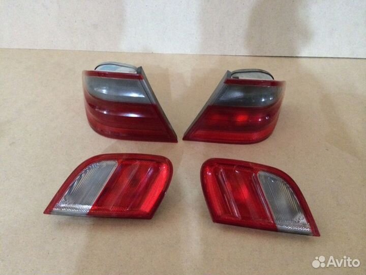 Фонари задние Mercedes CLK W208