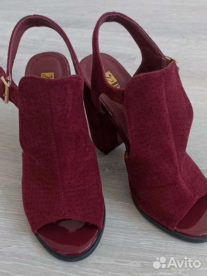 Босоножки закрытые