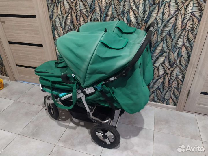 Коляска для двойни bumbleride