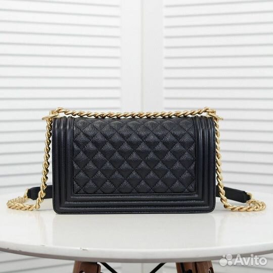 Сумка Chanel boy caviar medium