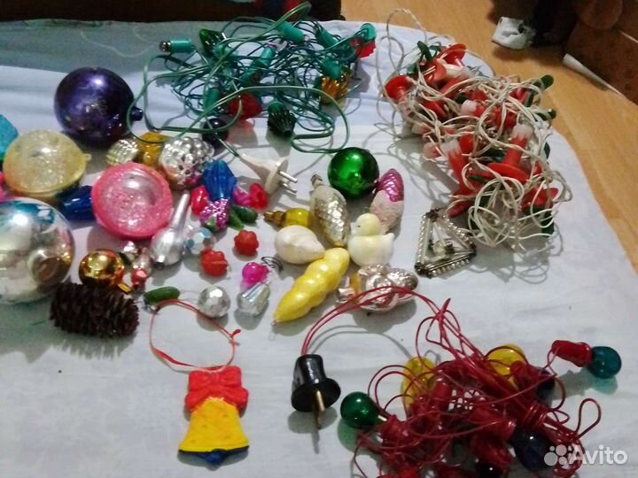 Игрушки и электрогирлянды