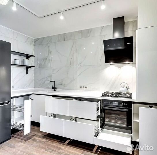 Кухня в потолок на заказ