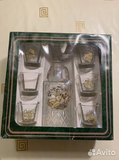 Графин и стопки со знаками зодиака