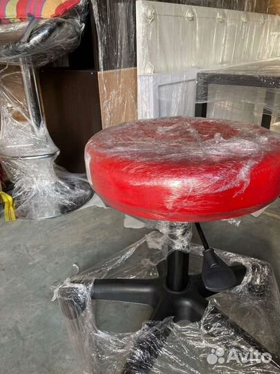 Стул на колесиках