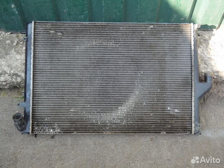 Радиатор охлаждения 1.6 Рено Сандеро 1