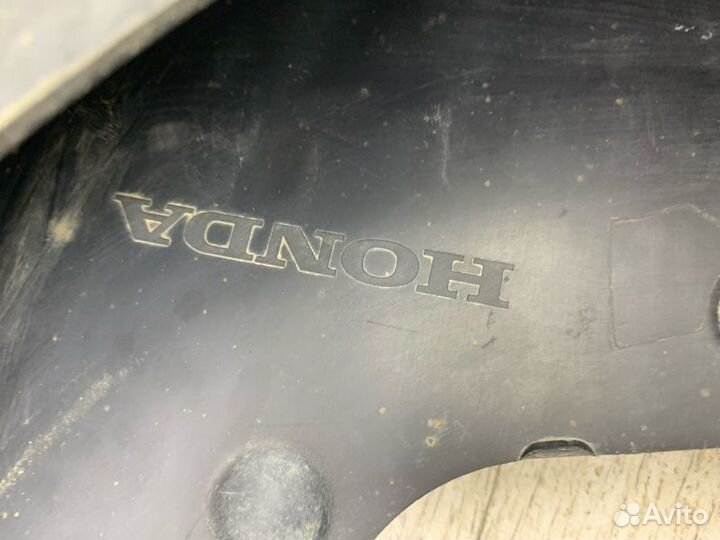 Брызговик передний правый Honda Cr-V внедорожник