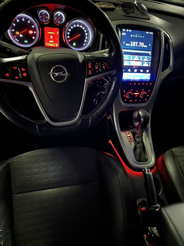 Opel Astra GTC: фото владельца