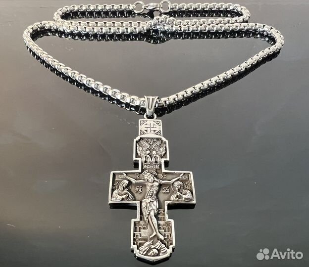 Крест и цепь