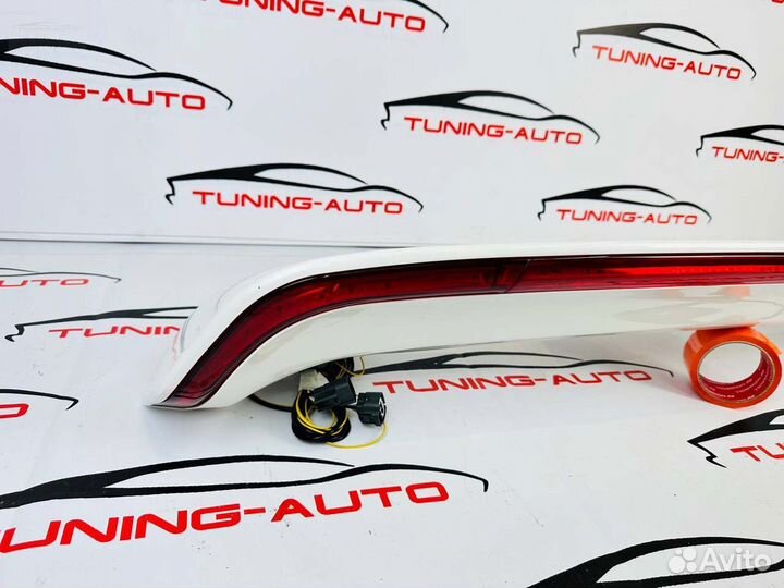 Спойлер на верх Toyota Land Cruiser 200 LED G7714