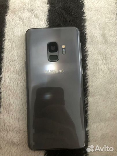 Samsung Galaxy S9, 4/64 ГБ