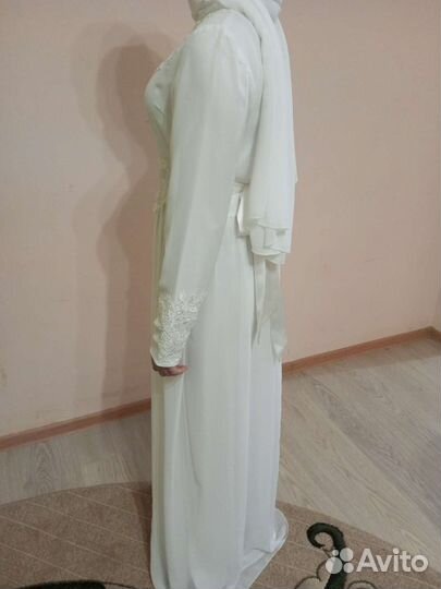 Платье на никах