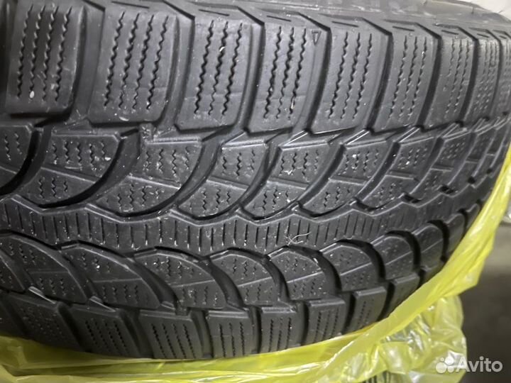 Bridgestone Blizzak LM-32 215/40 R18 89VR