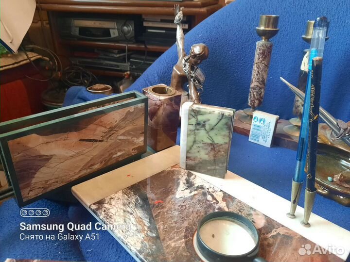 Пейзажная яшма - письменный набор и подсвечники