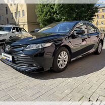 Toyota Camry 2.0 AT, 2020, 123 470 км, с пробегом, цена 2 190 000 руб.