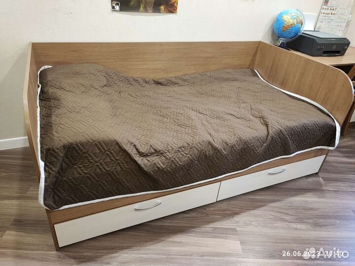 Детский письменный стол