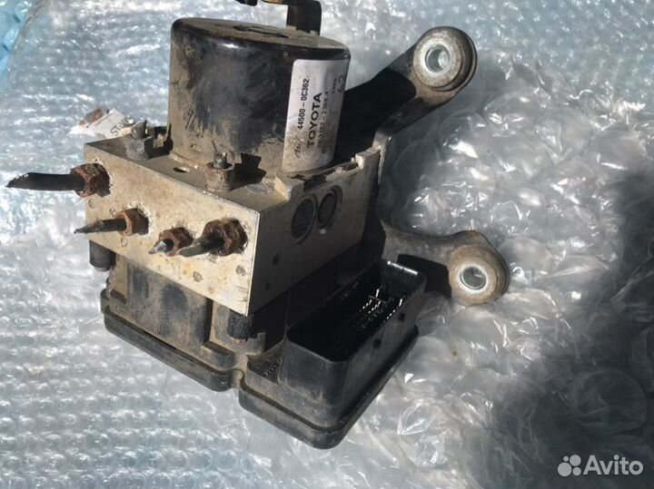 Блок abs Toyota Sequoia Platinum XK60 3urfe 2013