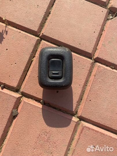 Кнопка стеклоподъемника задняч toyota Duet