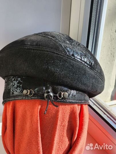 Берет женский кожаный