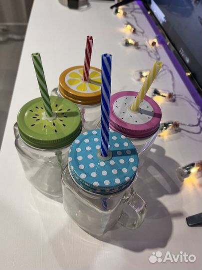 Стеклянные банки с крышкой и требочкой