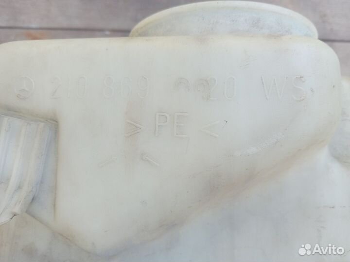 Бачок омывателя Мерседес W210