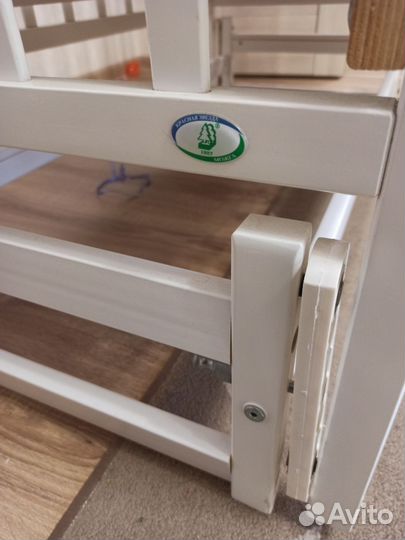 Детская кровать с маятником