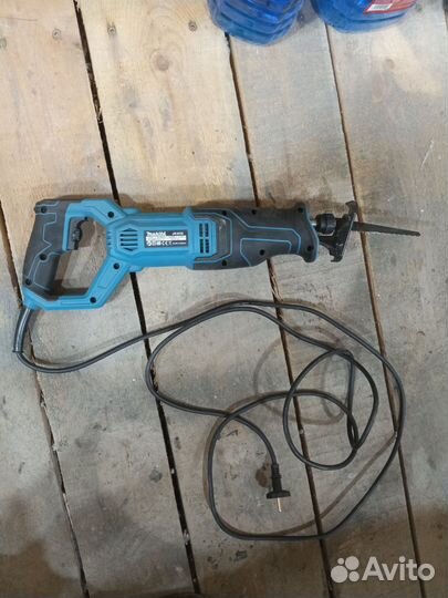 Сабельная пила makita