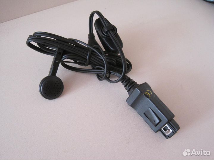 Гарнитура HTC, а также к тел. прошлых моделей