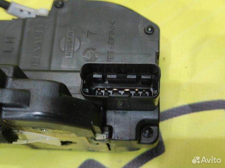 Замок двери передний левый Infiniti Fx35 S50