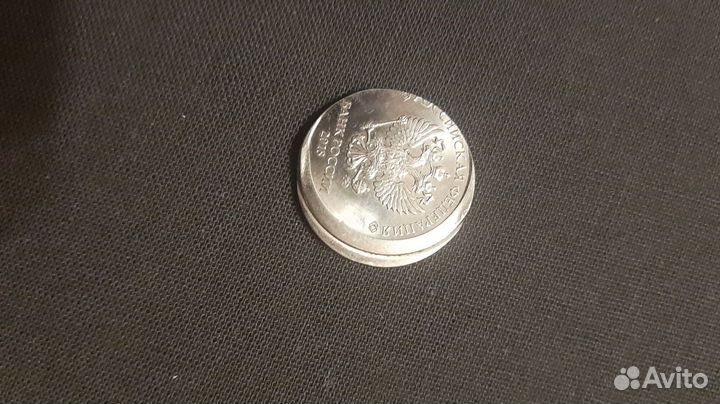 Продам монету с заводских браком