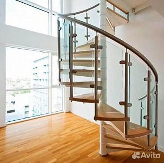 Стеклянное ограждение для винтовой лестницы