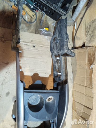 Консоль центральная (подлокотник) Mitsubishi Outla