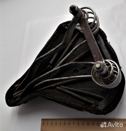 Велосипедное седло и др детали времен СССР