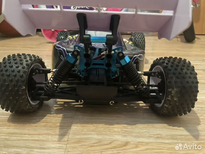 Гоночная машина на радиоуправлении (спортивная)