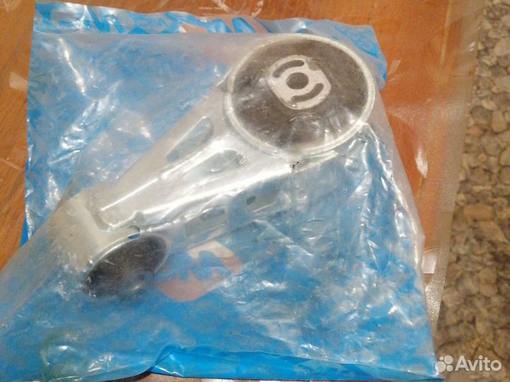 Опора двигателя Peugeot 406