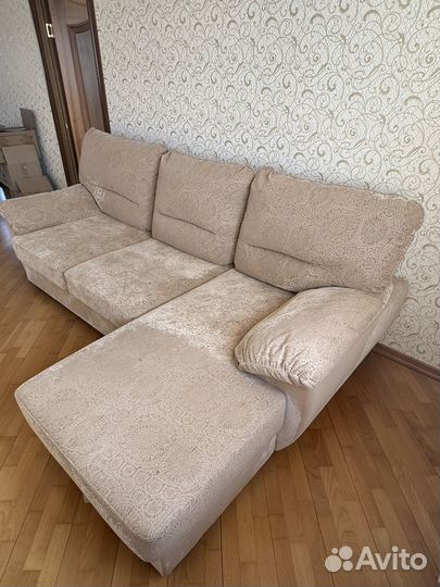 Диван с оттоманкой