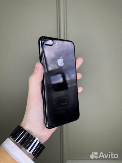 iPhone 7 plus 32gb jet black;