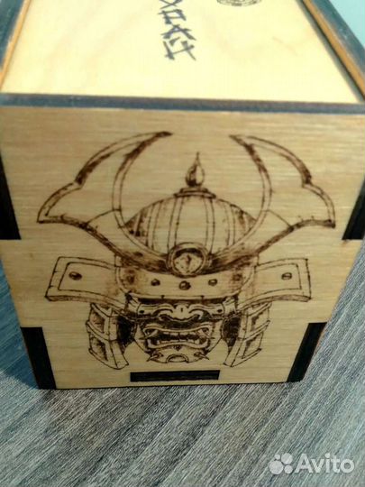 Подарочная бутылка в футляре самурай