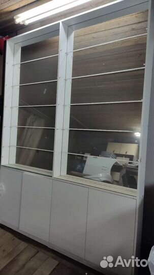 Шкаф зеркальный с полками