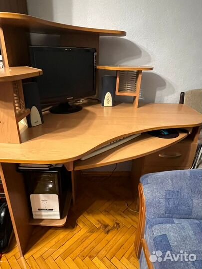 Компьютерный стол