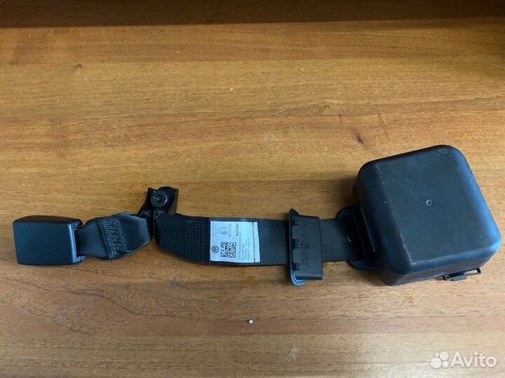 Ремень безопасности задний Volkswagen Jetta 2010