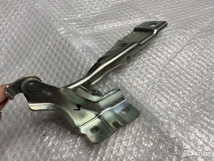 Петля капота (правая) Renault Arkana