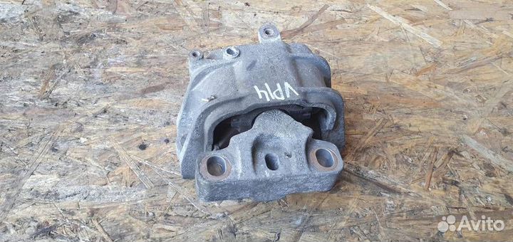 Опора двигателя правая Volkswagen Golf V 2003-2009