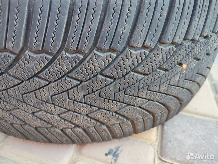 Roadmarch Winter XPro 888 225/40 R18 92H