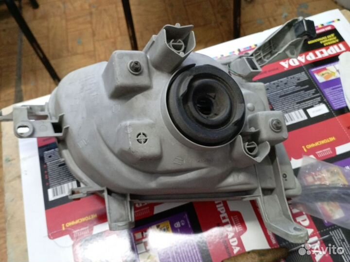 Фара левая тойота таунайс