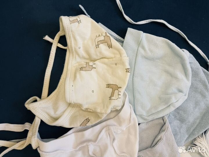 Шапочки, чепчики на младенца 7 штук