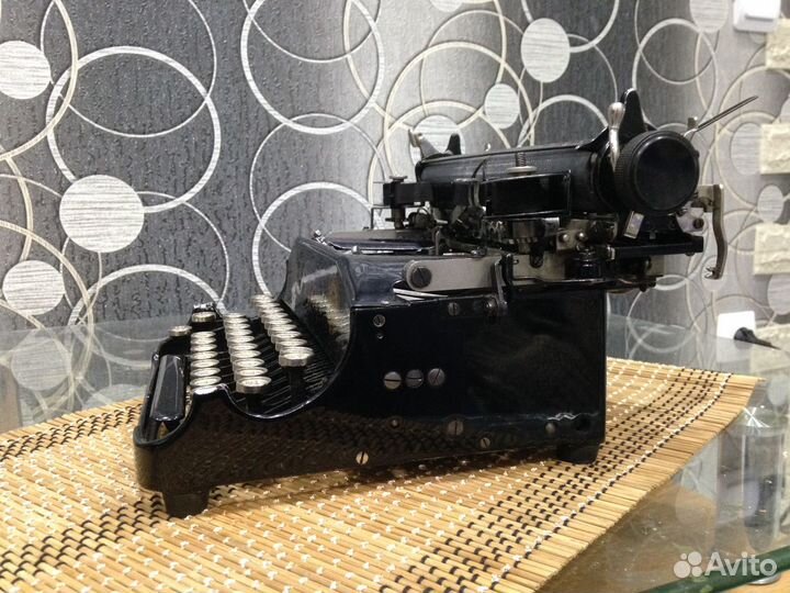 Печатная пишущая машинка