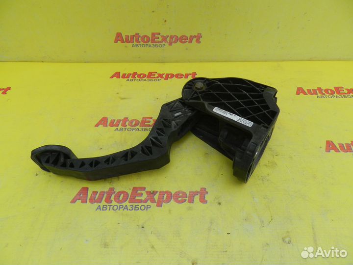 Педаль сцепления Volkswagen Passat B6