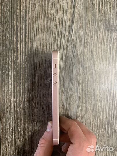 iPhone SE, 16 ГБ