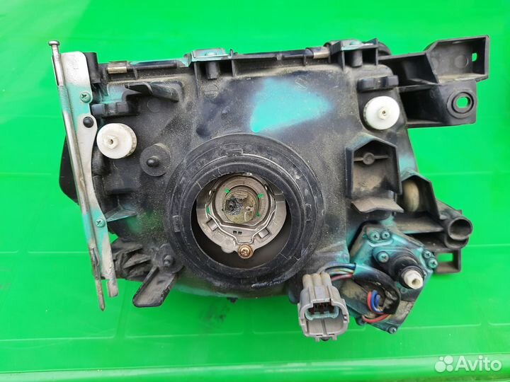 Фары передние ниссан патрол Y61. Оригинал