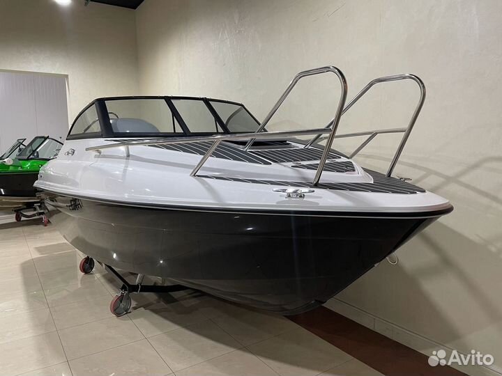 Семейная локда с каютой Phoenix 560 Cruiser